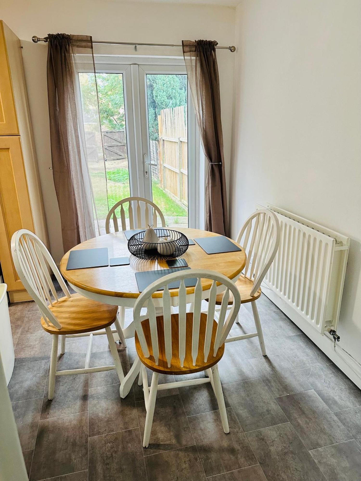 Spacious Town House Apartment *